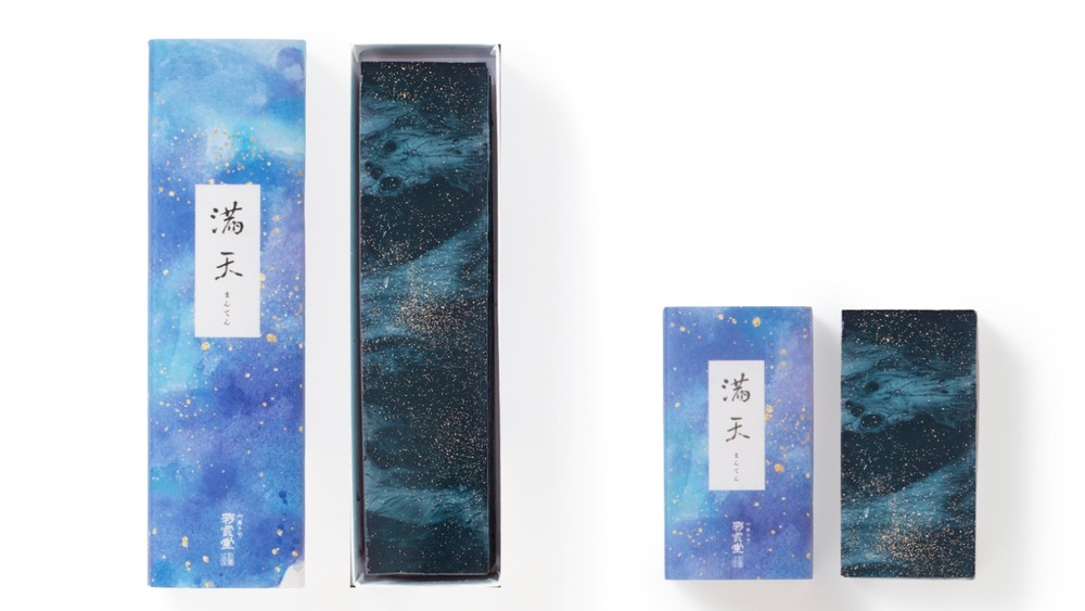 fashionpressnet's tweet photo. “星降る夏の夜空”着想の限定羊羹「満天」、老舗和菓子・彩雲堂から - https://t.co/kZgv4TEplI https://t.co/TbN05HhIx8