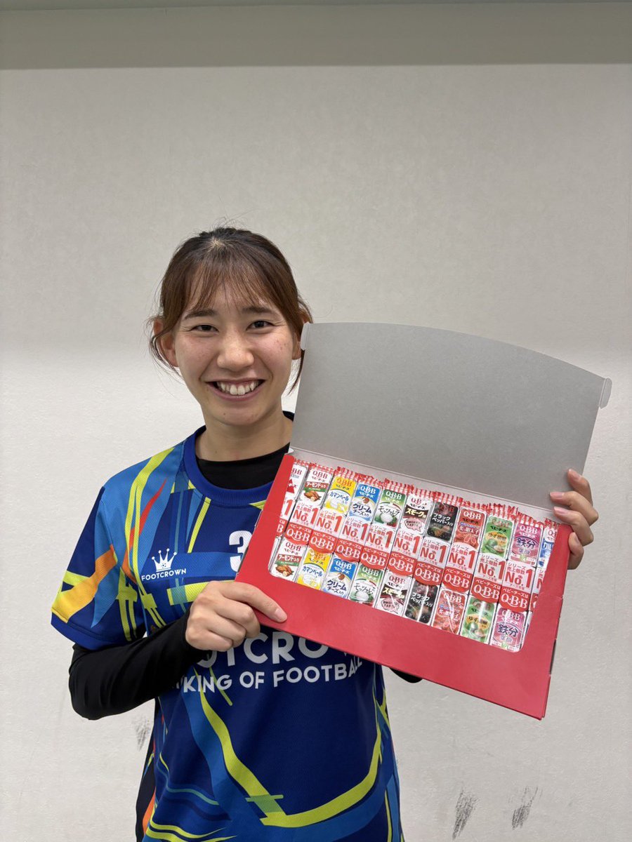 arco_irisKOBE's tweet photo. ／
   
　　𝙋𝙊𝙈 𝙥𝙧𝙚𝙨𝙚𝙣𝙩𝙨 𝙗𝙮 𝙌𝘽𝘽🔴🧀　

＼

POMに選出された髙橋選手へ、QBB様よりチーズが贈られました！

投票してくださった方の中から1名様に、QBB＆アルコグッズを配送いたします📦

今しばらくお待ちください！

#アルコ神戸
#QBB
#QBBPOM https://t.co/yXmDBcSqiq