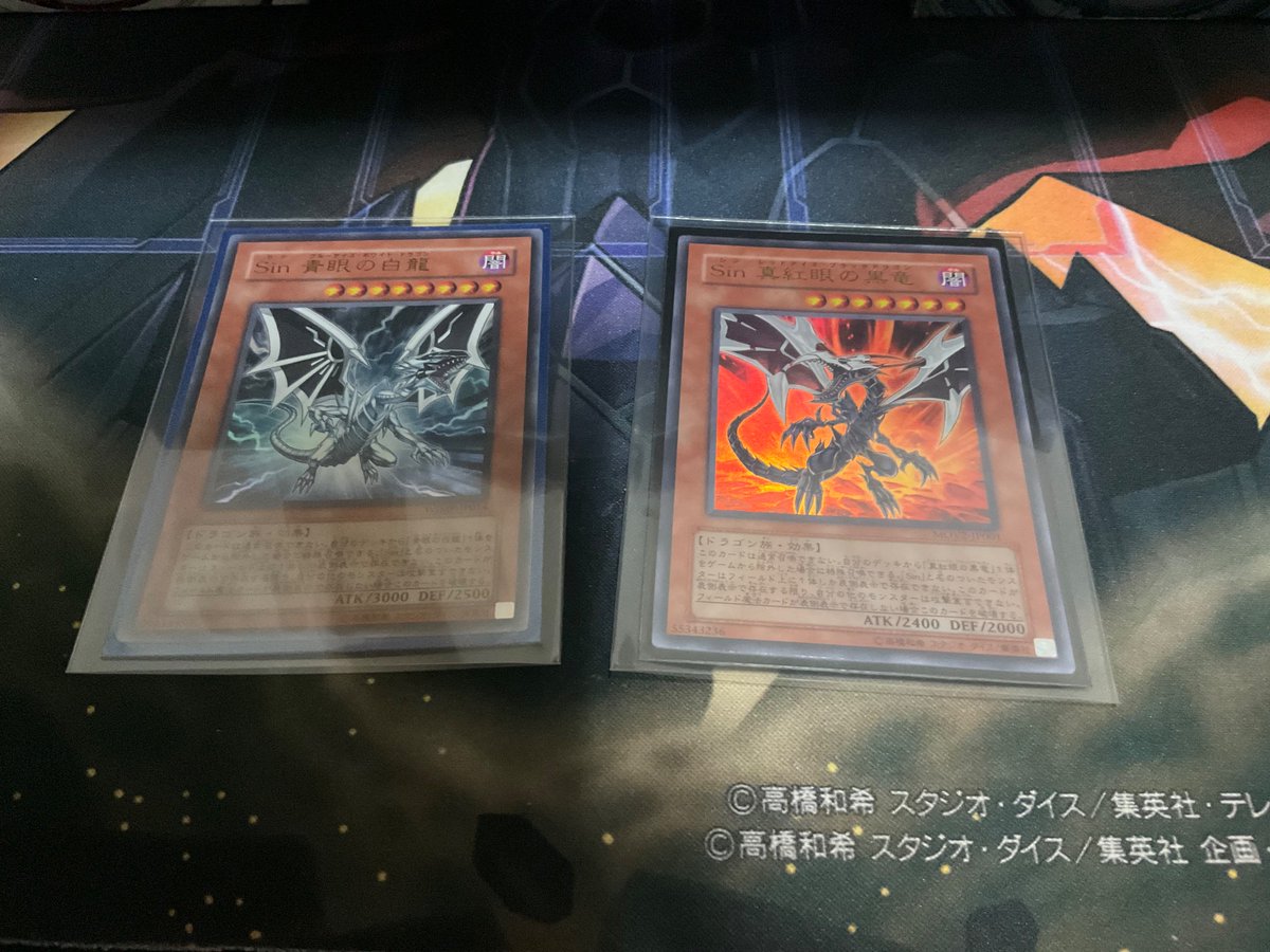 Rei_Cyber_F's tweet photo. こ！こっちのブルーアイズとレッドアイズも
あるんだからね？笑

(カード余ってるので高騰しないかなぁ＆
あまり投稿してる人を見かけないので)

ウルトラのレッドアイズの方がディスク特典の奴なので
写真の中で1番価値は高いです。でもシクもウルトラも
両方かっこいい☺️🤤

#遊戯王 #ドッカンバトル https://t.co/aCgVNuXkUJ