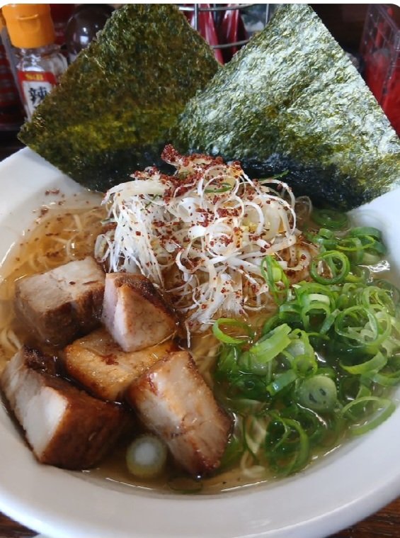 mO2k5UB86tK2xTQ's tweet photo. 【麺や雅】
リピの限定ねぎ塩らーめん
今月末で終了とのこと
替え玉×1
めちゃくちゃ美味しい1杯でした◎
今日も1日にんにくでオワタ...!
#自宅警備員
#麺や雅　
#ねぎ塩らーめん https://t.co/w7NR9QsNmr