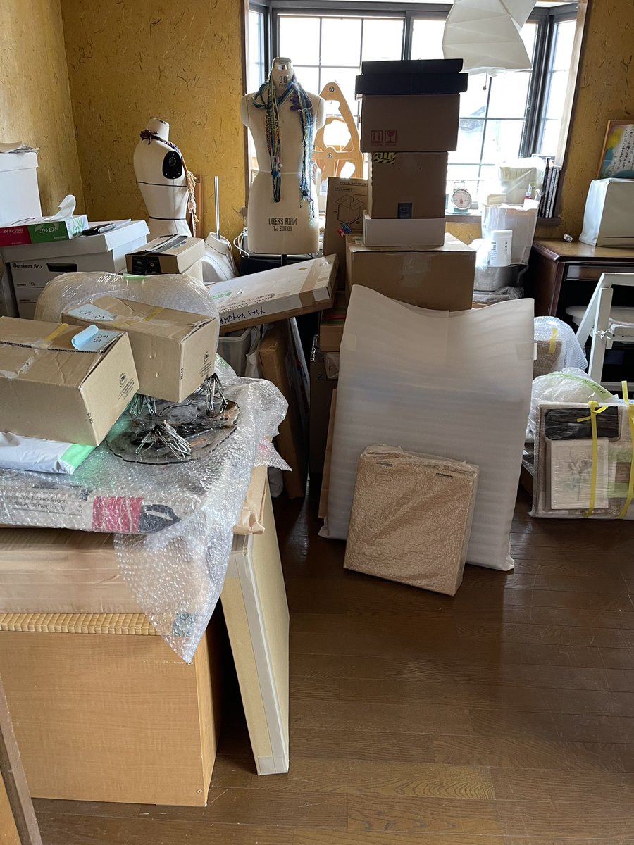goriwonder's tweet photo. Genky個展開催中です。
今日はサポーターの和田野さんの日なので
ランチはありません。
ドリンクのみです！

イタリア展の郵送準備中。
結構大変…
右往曲折しつつ。
できない英語でやりとりしつつ。

windfallgallery海外展inナポリ
7/3から1ヶ月くらい https://t.co/yerUvtB0vu
