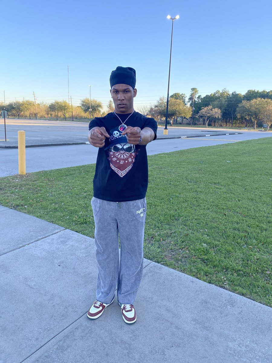 zoebrother25's tweet photo. I BEEN OUT THE WAY TRYNA MAKE A WAY PAPER ROUTE NO PRE 💰🩸 #left4dead🧡🧟♂️ https://t.co/8pYAXSSRmf