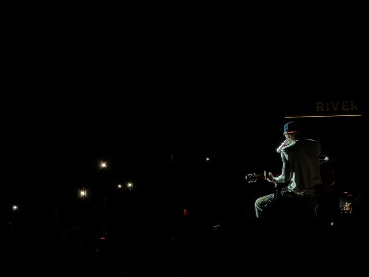 shotgunshellls's tweet photo. After crying last night cus they cut the show short, I had amazing friends get me a ticket to the show in Grand Rapids and I’m so speechless. The vibes were insane 🤩🥹❤️ @machinegunkelly @rook419 @djacehere
#lostamericana #mgk #grandrapids #mi https://t.co/GoTFad7tEs