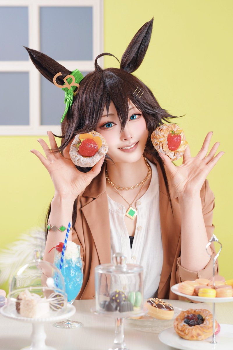 Koko_beniRD's tweet photo. なーにー？これ食べたいの〜？🍓

アタシのだからあーげないっ😁

📷@kushiii 
#ミスターシービーコスプレ
#umamusumecosplay 
#MrCB https://t.co/3HDqSb1eAX