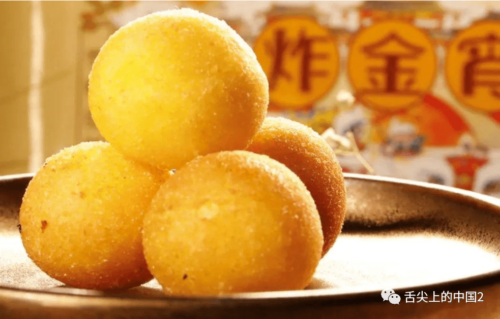 gensinganyu's tweet photo. Just grabbed the warmest sesame ball from the street cart—crunchy outside, sweet red bean oozing inside. Perfect 5-minute snack glow ， https://t.co/FCUsJrYNTr
