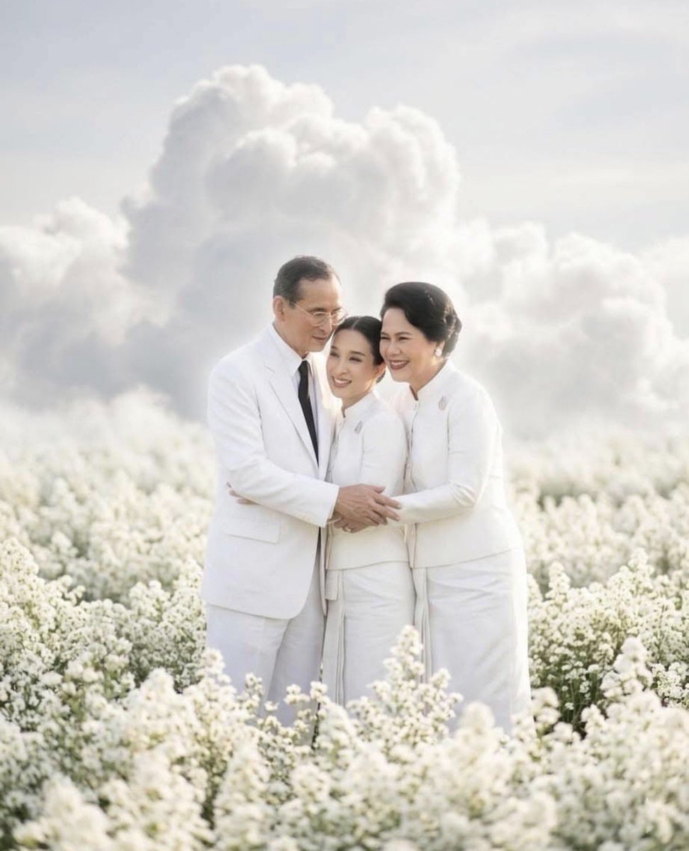 papabear0411's tweet photo. วิมานชั้นบน 🤍🕊️

#เจ้าฟ้าพัชรกิติยาภา  
#พระองค์ภา 
#ในหลวงรัชกาลที่9
#พระพันปีหลวง https://t.co/StLWQHLMxt