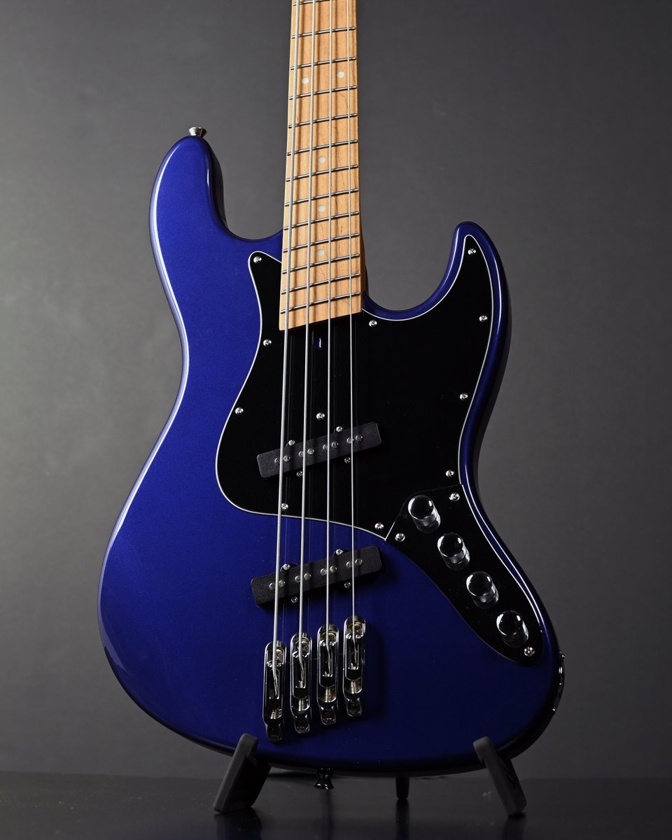 DeviserGuitars's tweet photo. Bacchus Universe Series初！🎸
マルチスケールベース⚡️⚡️

広いサウンドメイクを可能にするアクティブ仕様⚡

ボリューム、バランサー、2バンドEQを搭載し、トレブルとベースを自在にコントロール。

ジャンルを問わず活躍する一本です🎸

#Deviser_NowOnSale https://t.co/Ip7i8fr863