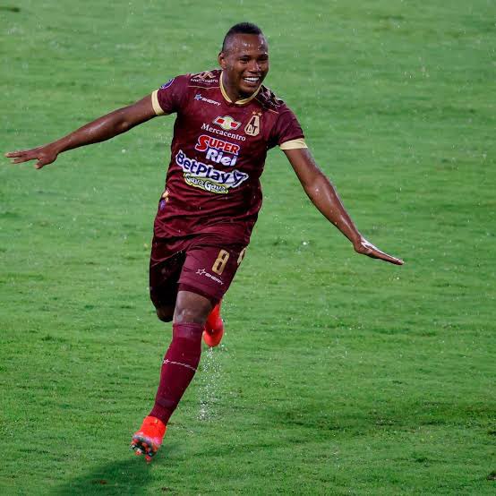 Robayo1019's tweet photo. LO SOÑO.
LO LUCHO.
CREYÓ EN SI MISMO.

Se cansaron de menospreciarlo pero todo siempre se pone en su lugar.

SAN GABRIEL PREDIO.

Te amo Jaminton Campaz. https://t.co/YRQHICn02x