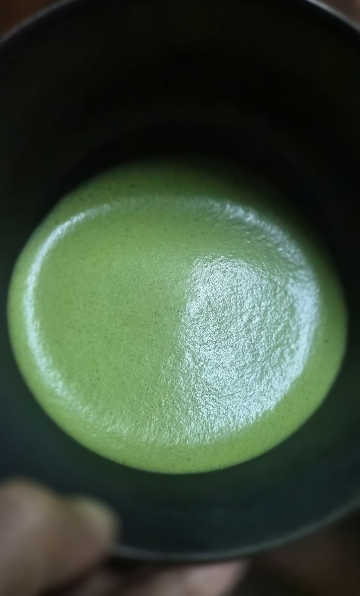 y_worra's tweet photo. 🍵 บันทึกแก้วที่ #52
Wazuka no Mukashi (Gokou) แบบ Single Cultivar
แก้วนี้ทำให้เข้าใจคำว่า "อูมามิ" ชัดขึ้น นุ่ม กลมกล่อม ไม่บาง ไม่หนาเกินไป ดื่มแล้วให้ความรู้สึกสงบและสบายมาก
เริ่มเข้าใจแล้วว่าทำไมหลายคนถึงหลงรัก Gokou 🍃
ชงมาถึงแก้วที่ 52 รู้สึกว่ามัทฉะที่ครีมมี่มักตีโฟมได้ง่ายกว่า ส่วนชาระดับสูงบางตัวกลับเหมือนลูกคุณหนูเอาแต่ใจ 😆 แต่พอจับทางได้ก็ยิ่งสนุก
วันนี้ไม่มีกาแฟ เพราะอยากลอง Gokou แก้วนี้เลย ☺️

#MatchaJourney #MatchaDiary