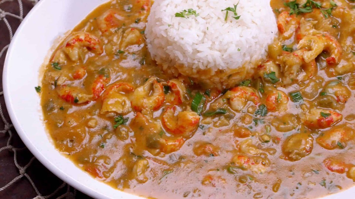 Gossimer8's tweet photo. @tanpukunokami Crawfish are basically tiny lobsters. If you want to go all-in right from the start, a Louisiana or Low Country boil is the way to go. For an easier step, etouffee would be the way to go; a thick spiced gravy made with roux and seafood stock, crawfish tails, served with rice. https://t.co/cRNSKh2iVY