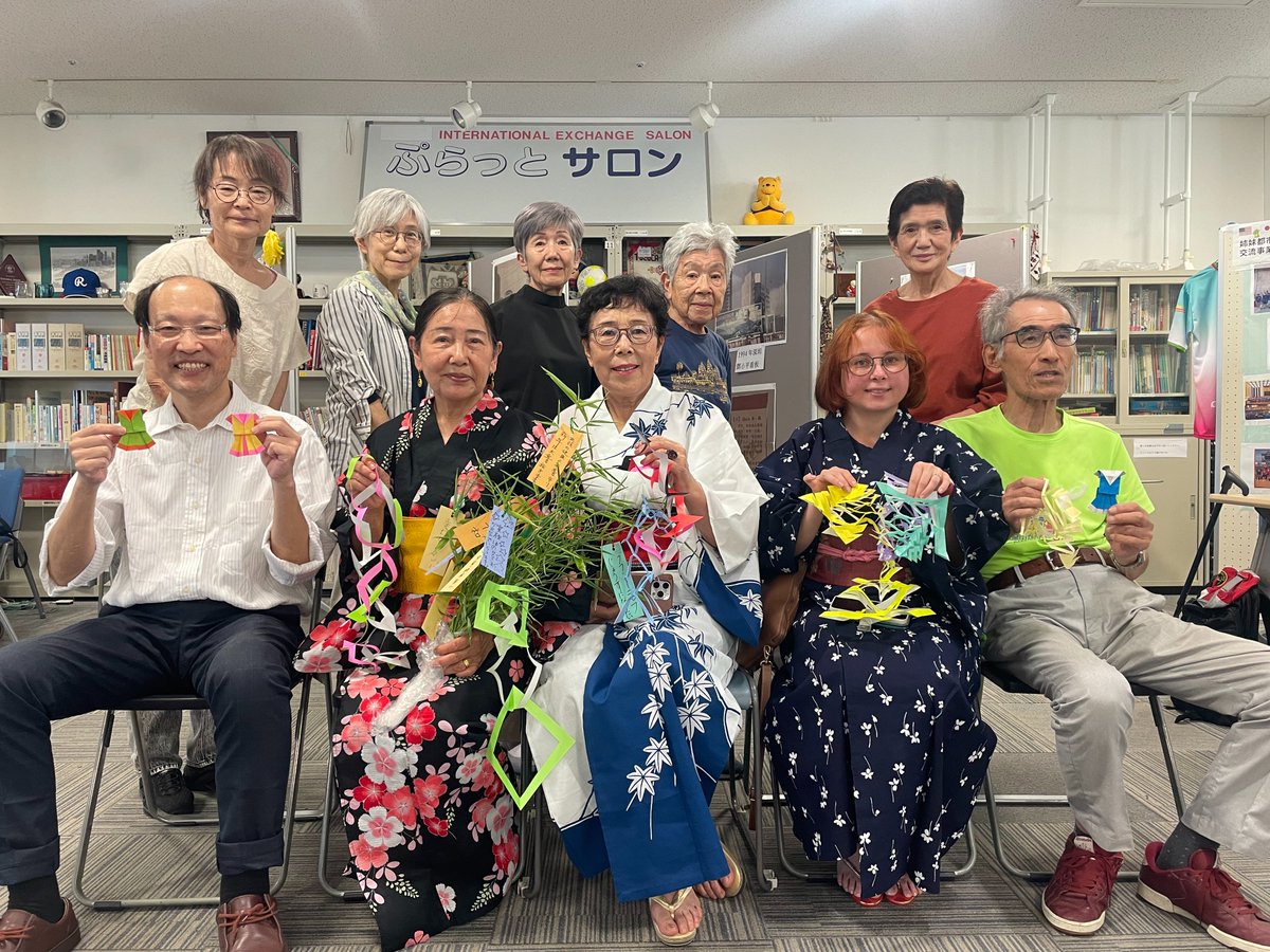 STIB_IEC's tweet photo. 【日本語おしゃべりサロン】

おしゃべりサロンは皆さんが会話を楽しむ場所です。

6月17日は、七夕を来月に控え、七夕飾りを作りました。
※着物体験は前日までに予約が必要です。

https://t.co/P1FXBf9CTj https://t.co/3t6ZFjUcRZ