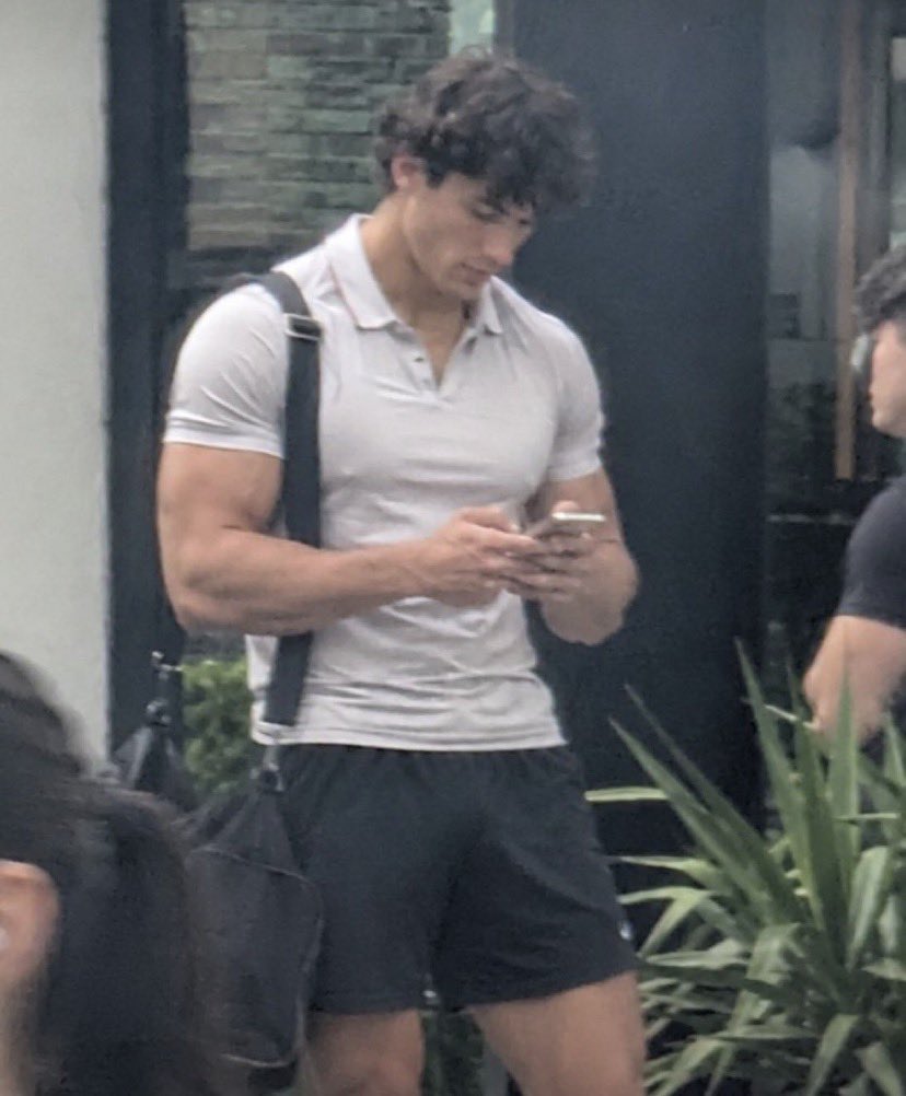 alexispastlife's tweet photo. who is he? https://t.co/aqgg6sjPqM
