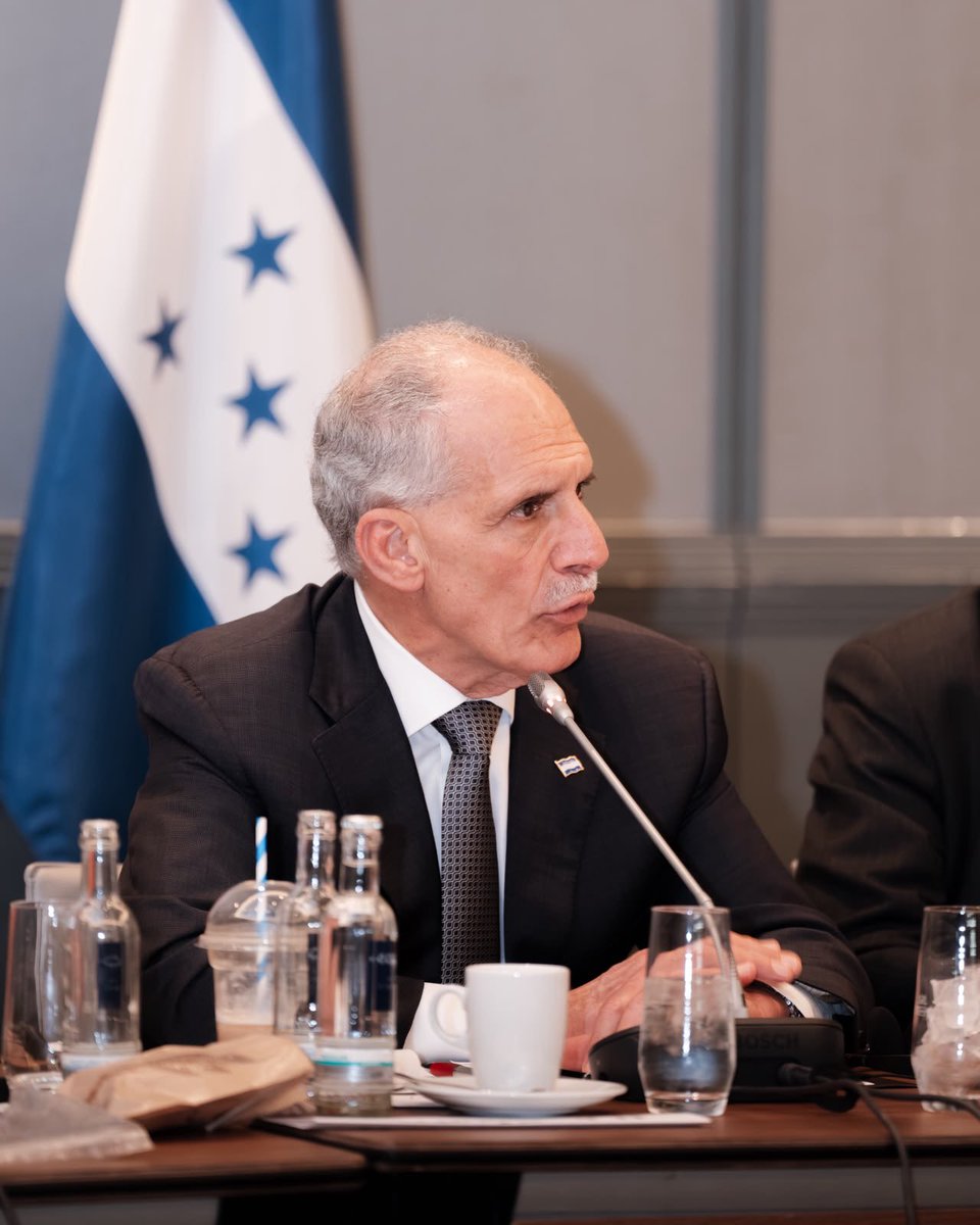 hnpresidencia's tweet photo. Presidente Nasry Asfura fortalece lazos con la Cámara Alemana de Industria y Comercio para impulsar inversión, empleo y competitividad en Honduras https://t.co/eGqLTdkGD5