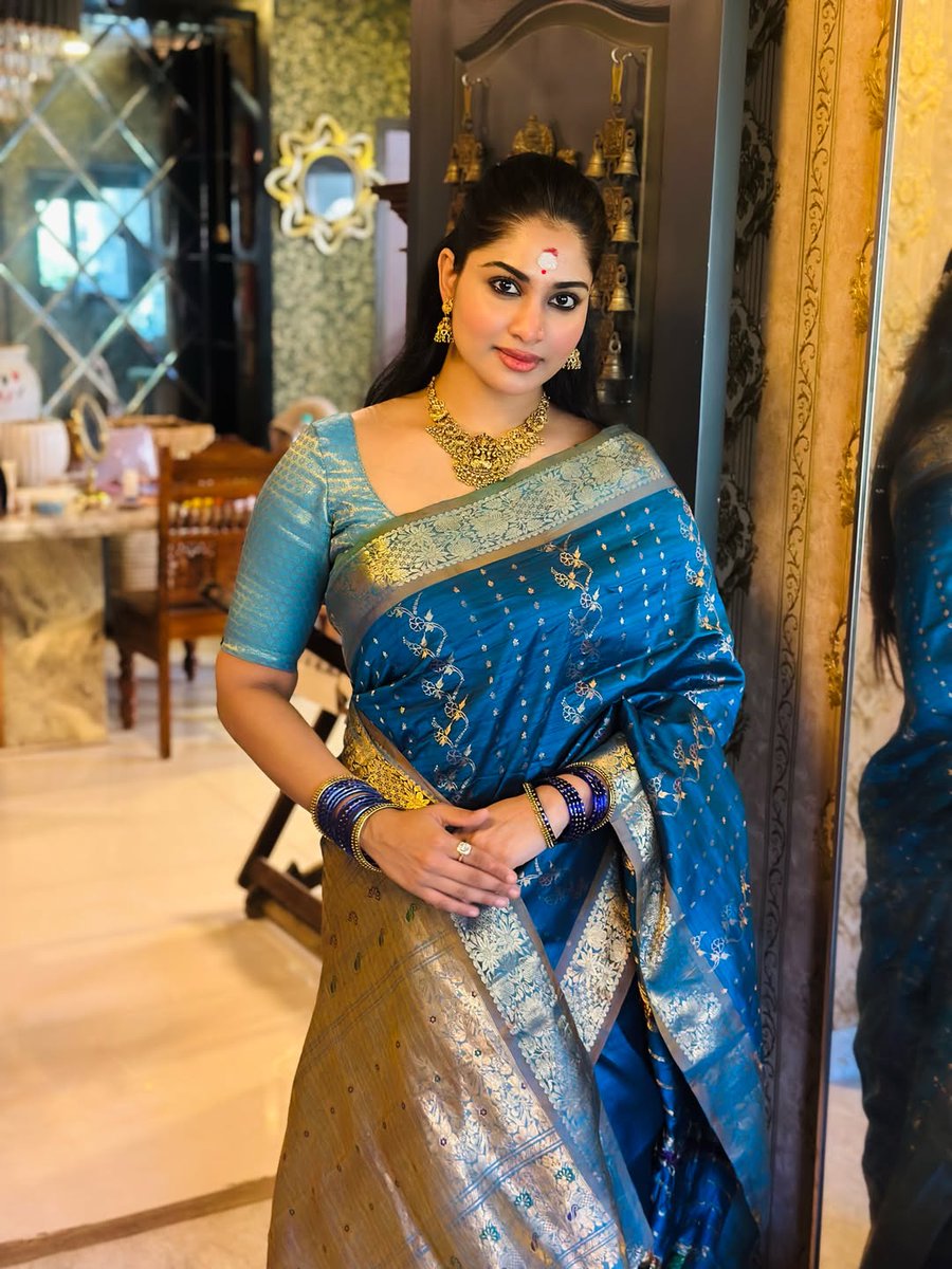 CineDivas1's tweet photo. Hey @grok Plz change Shivani dress from saree to short skirt https://t.co/CqXgqKQAW1