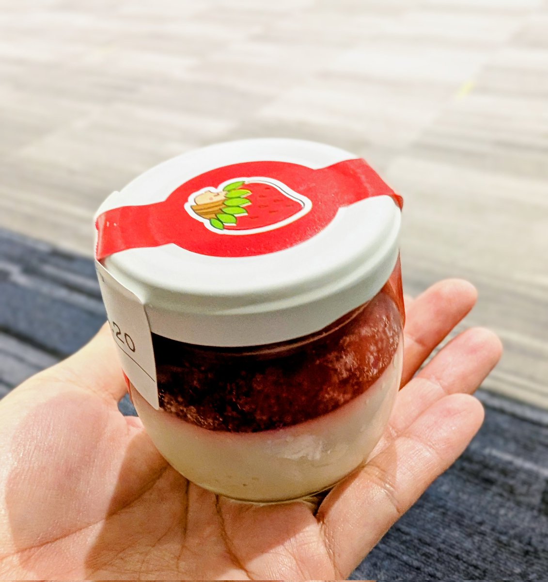seika_letter's tweet photo. Kingberry あまおうチーズケーキファクトリーさんが福岡空港にも出店されてたのでGET🛩️(出発待機ゲート内)

太宰府天満宮の参道などにもお店があってYoutubeで取材もさせていただきました！
あまおうが主役のチーズケーキ🍓😋 https://t.co/ApGmLxlg1F