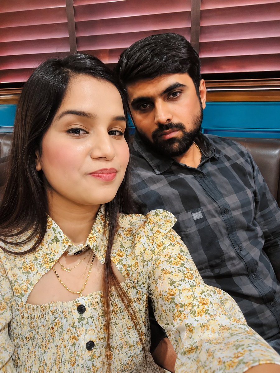 venom1s's tweet photo. Rewa, Madhya Pradesh

Pradeep Soni and Vaishali Khadayat loved each other and married in 2021.

Pradeep died from a cardiac arrest.

Vaishali was at her parents' house in Pithoragarh district, Uttarakhand.

Vaishali took her own life just 5 minutes after hearing the news of her husband's death.

In a world where women are deleting their husbands every day, having affairs, and filing fake cases...

Seeing news like this is a reminder that true love still exists.