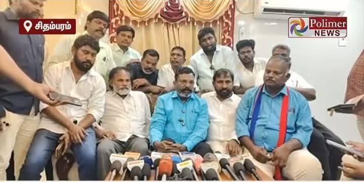 bharathikb1531's tweet photo. இவ்வளவு நெருக்கம் ஏன்?
 தலைவருக்கு இவ்வளவு நெருக்கடிகளும் கஷ்டங்களும் தேவைதானா???
 தோழர்கள் சிந்திப்பதே இல்லை....தலைவரை சுதந்திரமாக உட்காரக்கூட விடுவதில்லை 😔😔
@thirumaofficial 
@vckitwingoffi https://t.co/R80eYA7cVa