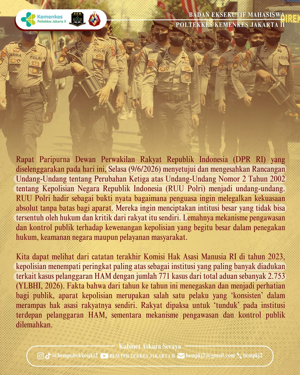 bempkj2's tweet photo. [𝐊𝐀𝐒𝐓𝐑𝐀𝐓 𝐓𝐈𝐌𝐄𝐒] 

RUU Polri resmi disahkan. Kewenangan diperluas tanpa pengawasan yang kuat, yang dipertaruhkan bukan hanya demokrasi, tetapi juga hak rakyat
_____________________________
#RUUPOLRI 
#KASTRATTIMES
#HIDUPMAHASISWA
#ASKARASERAYA
#BEMPOLTEKKESJKT2 https://t.co/4gfK8v3Gmg
