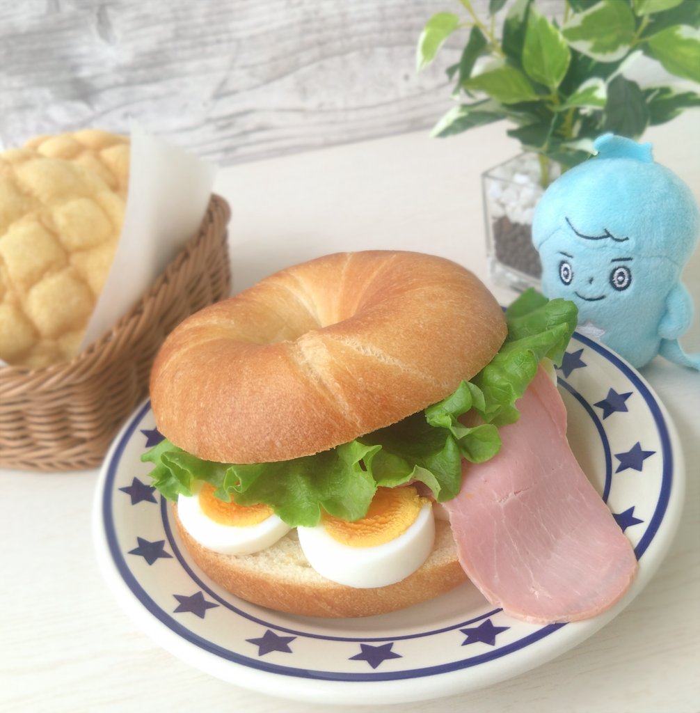 yokaiue's tweet photo. アッカンベーグルできた🥪 https://t.co/0FWmfIbpiq
