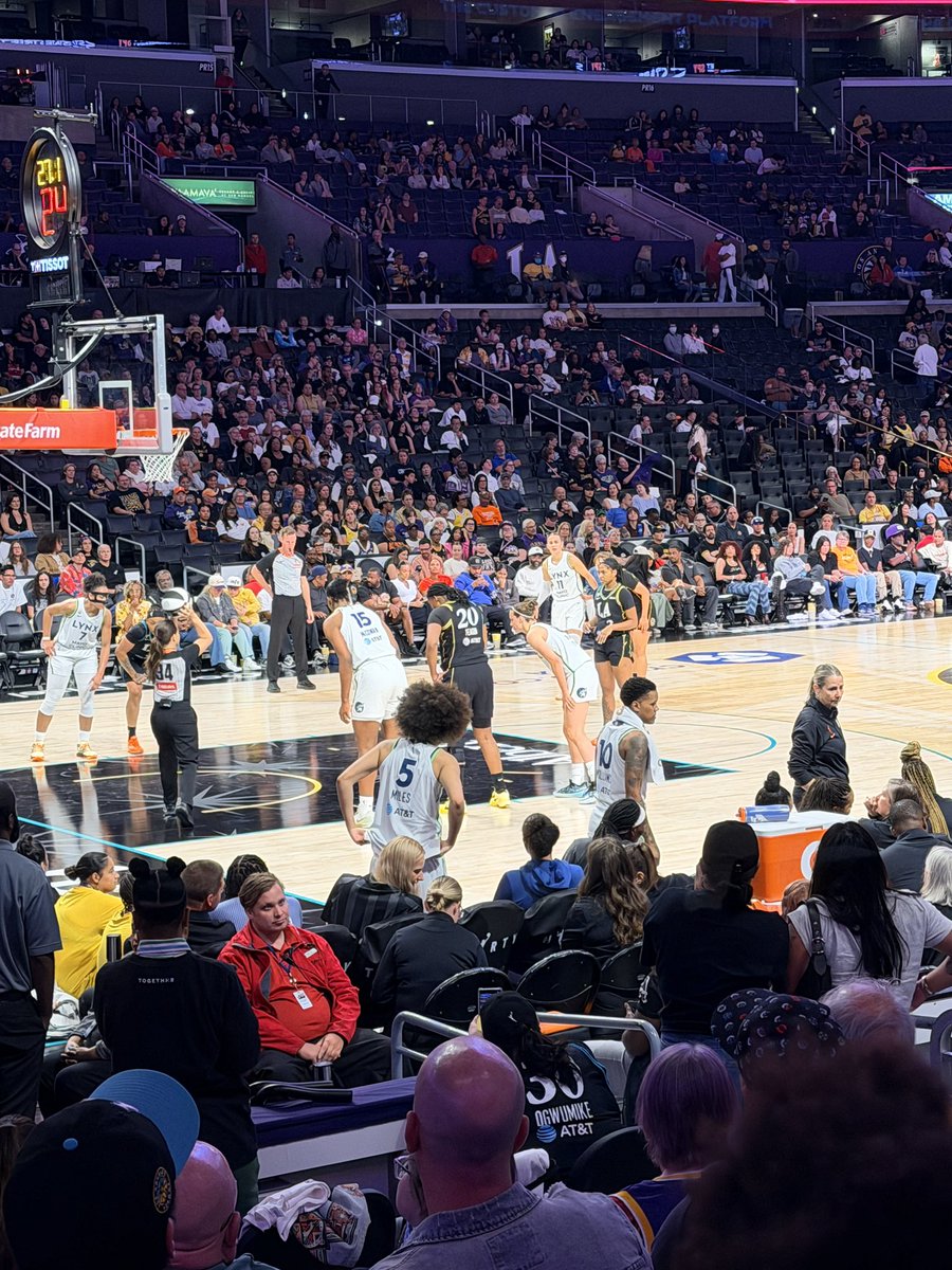 JVDELEON__'s tweet photo. Olivia Miles is a bucket. 🏀 https://t.co/tHeSI9VEjS
