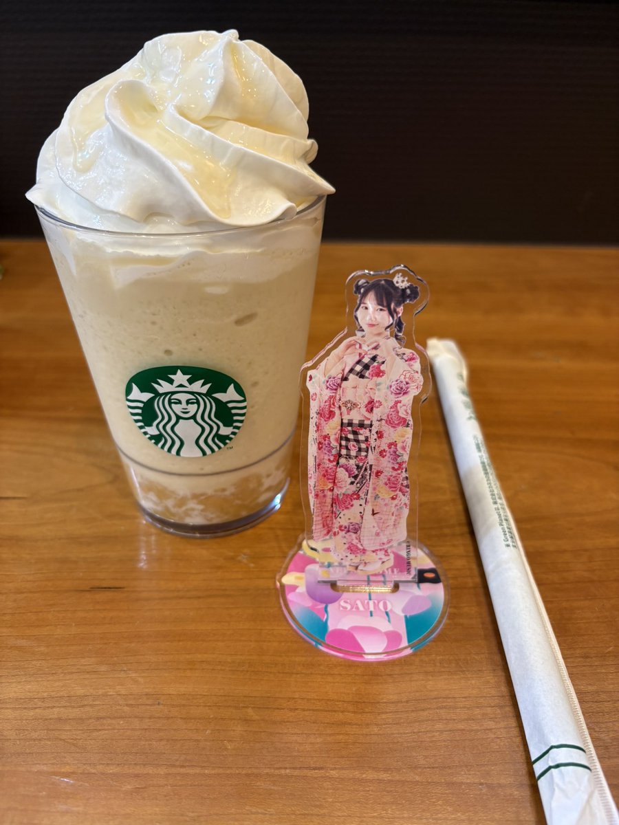 chris3596hunter's tweet photo. 皆様、お疲れ様でございます。平日の代休、期日前投票も済ませての一杯になります。朝、あんなに食べたのに〜何故か？いけました。凄ーく、甘いですよ。いかがでしょうか？^ ^
#五所川原市　#スターバックス　#ハニーバナナフラペチーノ　#アルプスおとめ https://t.co/pYAaMv3GLi