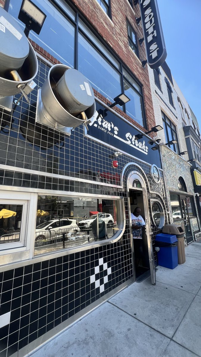 darrenoconnor5's tweet photo. Philadelphia- Jim’s Steaks South Street- 10/10 unbelievable food!

New York-Traditional NY chilli cheese dog from Nathan’s - 7.5/10

Back to Boston now for the tartan army journey to continue onto Friday! @TartanArmyGroup https://t.co/jDedSd6IFo