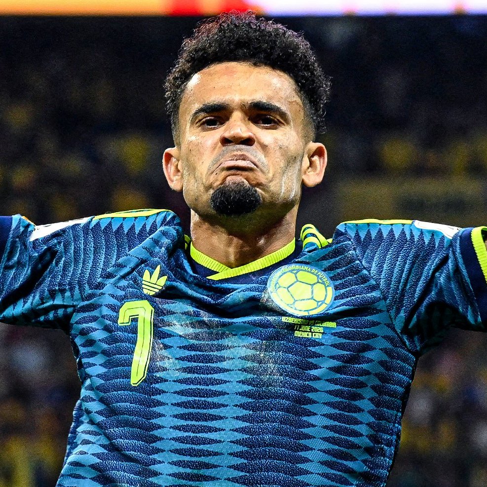 TouchlineX's tweet photo. 🚨🇨🇴 𝗡𝗘𝗪: Before the match, Luis Díaz’s father prayed and asked God for Luis to play a great match today.

Luis Díaz finished with 1 goal, 1 assist and a victory for Colombia against Uzbekistan. https://t.co/y8DbPlpV3w