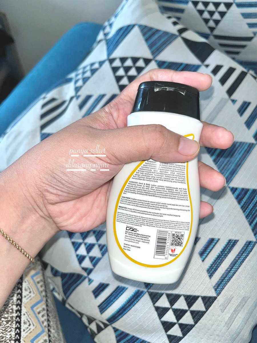 ssllwt's tweet photo. 🫧 lotion setelah meresap (1 mnt) layering pake body lotion https://t.co/lQfEidZp6b

Notes : reapply tiap dibutuhkan, misal habis wudhu, rutin konsisten JANGAN MALES.. 
Hasilnya kulit lembab, cerah, dan sehat https://t.co/AUwGcyGpAL