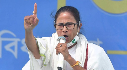 AnjuRajak18's tweet photo. TMC Treasurer Aroop Biswas has reportedly asked HDFC Bank to freeze the party’s accounts, citing a leadership dispute, mass defections by MPs and MLAs, and fears of financial misuse. 

The move underscores deepening turmoil within the Trinamool Congress and could trigger a major legal battle over control of party funds and organisational authority.