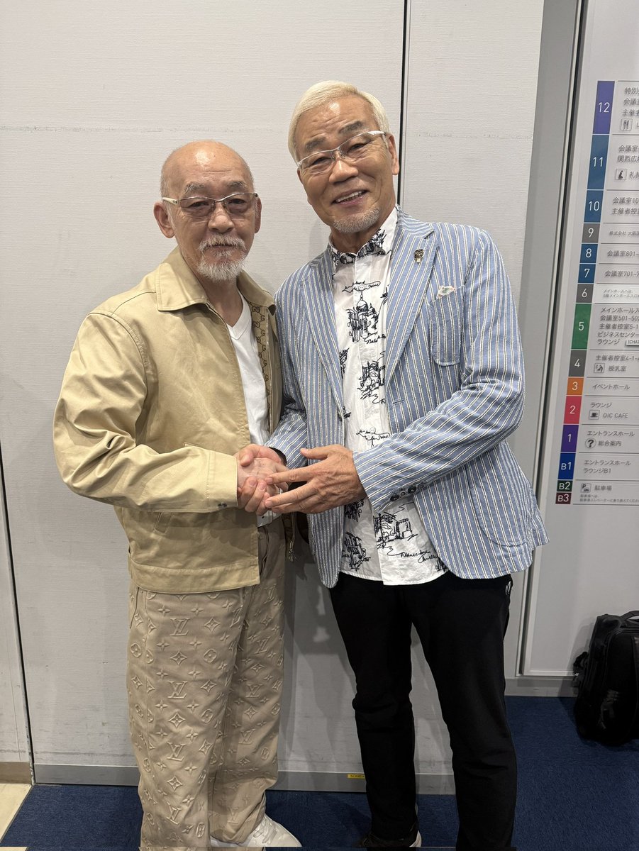 HgZ6F9iFfu06Xw2's tweet photo. 久々に松山千春さんのコンサートにいってきました🎶やっぱりええなぁ〜.歌声は勿論！歌詞の素晴らしさ曲のセンス🤔特別な才能やね…最後は会場と一体に成って.人生の空から.と大空と大地の中で.を大合唱！
声出したわ😅 https://t.co/8JqpFBTUVE