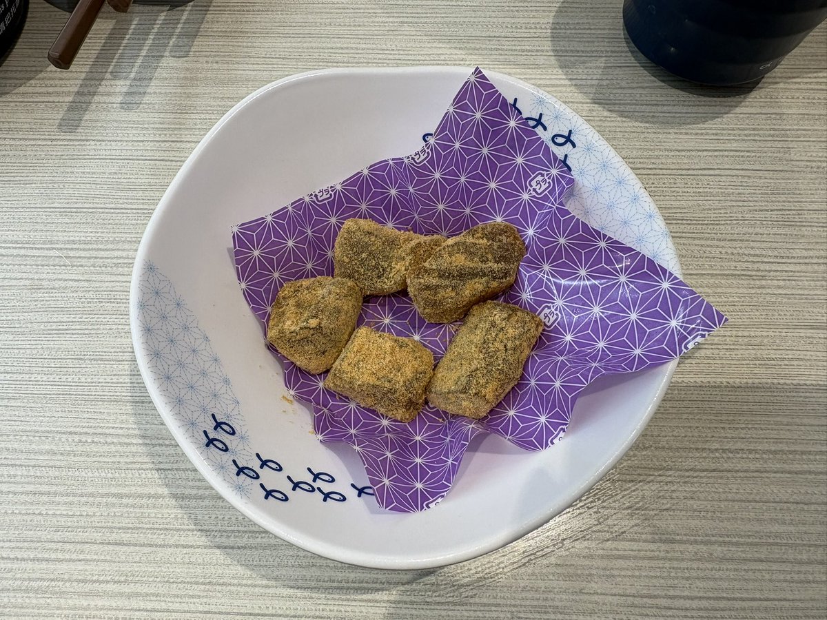 ryou11's tweet photo. はま寿司 蕨店で昼食。寿司4皿、茶碗蒸し、枝豆、わらび餅で1,089円。美味しく頂きました😋 https://t.co/go6zqCnASe