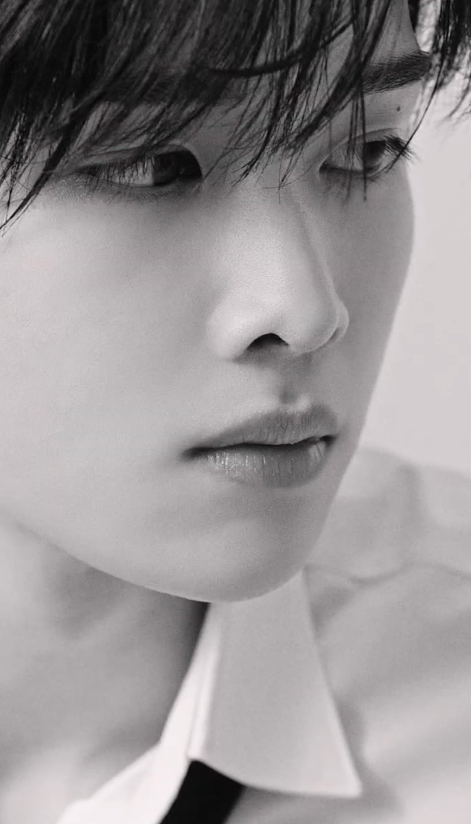 ssungchan_th's tweet photo. หล่อ (ว.) : งาม เช่น รูปหล่อ

ตัวอย่าง : 
- ถ้าความหล่อซองชานเป็นภาษี บรีจึ/ชยงพือคงเป็นหนี้กันทั้งด้อม
- หล่อเกินมาตรฐานที่องค์การอนามัยโลกกำหนด
-  หล่อจนต้องซูมดูว่าเป็นมนุษย์หรือผลงานประติมากรรม
-  หล่อจนอยากฟ้องข้อหาทำให้ใจสั่นโดยเจตนา
-  หล่อจนต้องขอใบอนุญาตก่อนมอง https://t.co/GAdPKWujxo