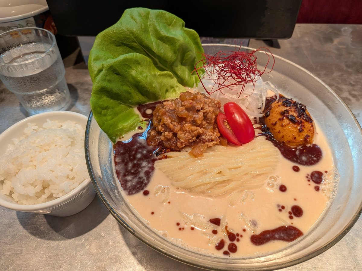 Uji773's tweet photo. #麺やまらぁ
冷やし担々麺大盛り味玉
平日ランチライス
チャーシュー味噌つけ麺
先日、森高千里さんのコンサート会場で
「やまらぁさんの冷やし担々麺、とても美味しかったです!」
声をかけてくださった方がいました😊
天候的にヒット曲の雨が脳内再生されていましたが
味はロックな雨で美味でした！ https://t.co/IM0pCtUurG