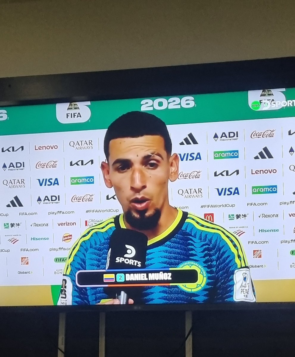 Lms_her's tweet photo. Golazo Daniel @FCFSeleccionCol https://t.co/y5OGkQqaYZ