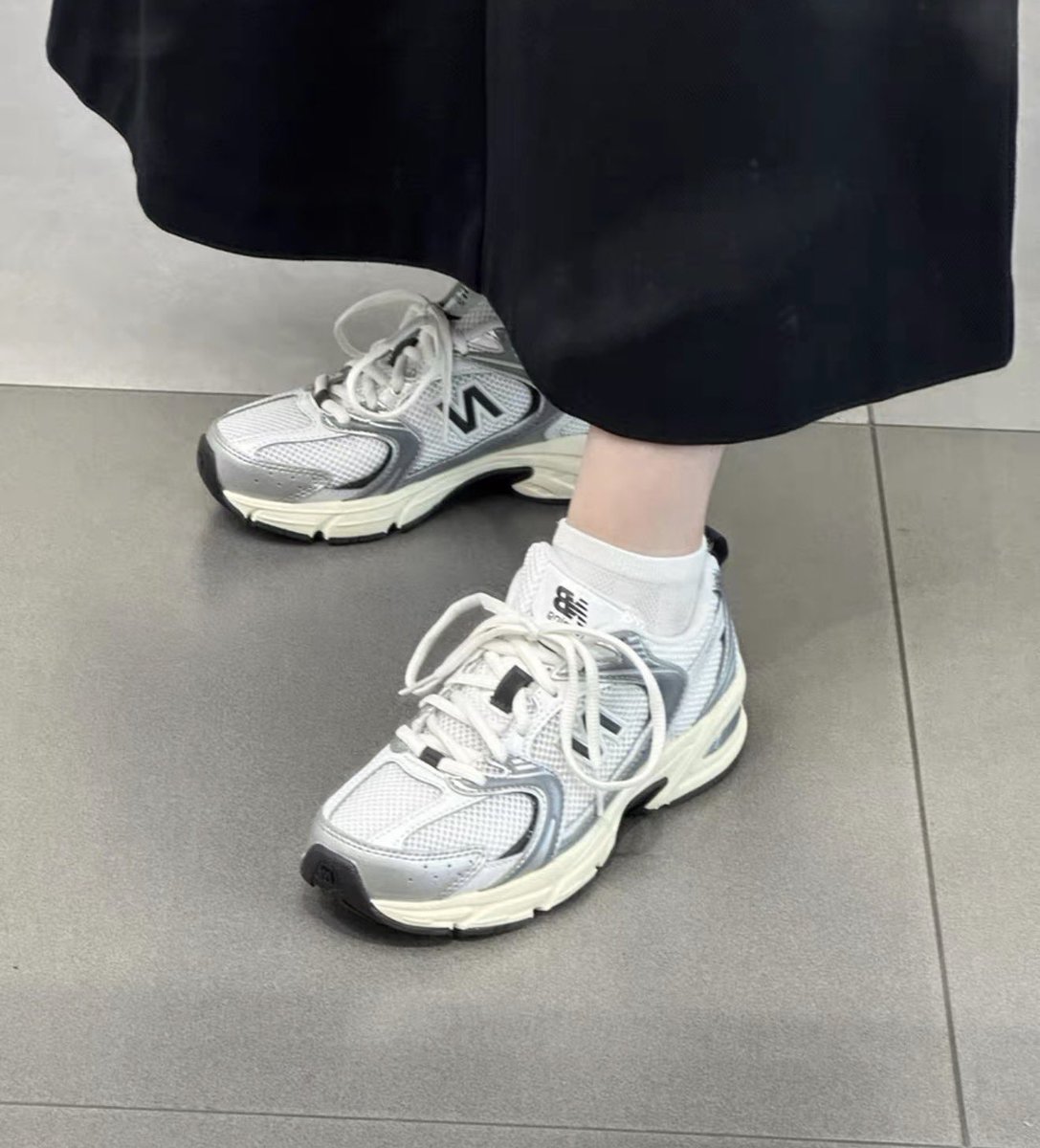 moddustore's tweet photo. ด่วน⚡️พนักงานส่งโปรมาเมื่อกี้
Preorder ‼️
✨NEW BALANCE 530  ที่ Shop ลด 70%👟
530ESA🖤🩶👟⚡️พร้อมกล่อง+ถุงแบรนด์ 
** สีมาแรงในช่วงนี้ โทนเทา แมชได้ทุกลุค **

✖️ลดเหลือ 2,190- รีทวิตส่งฟรี✖️
มัดจำ 400

⚡️รอ 30 วัน📝กรอกฟอร์มจองได้เลยน้า https://t.co/p7poQFepka https://t.co/wwJ1OMu7ae