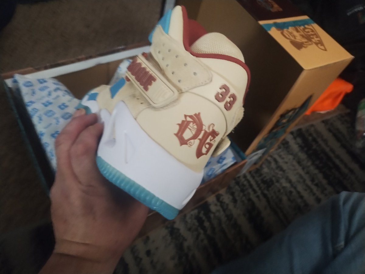 brasmussen81's tweet photo. @KennyKing_Jr There were some good ones. These new Ewing's I got look pretty good to me though https://t.co/nCohVT75Bp