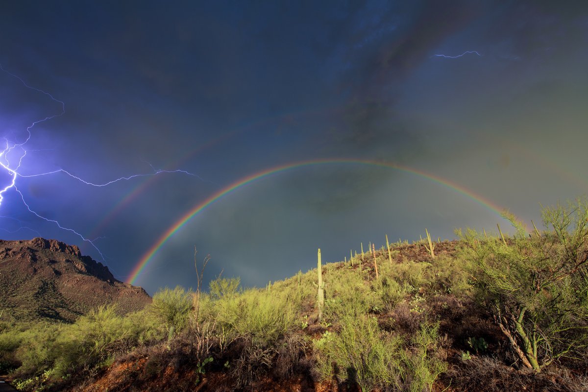seanparkerphoto's tweet photo. Some lightning pics from Gates Pass today. #azwx #monsoon2026 #tucson #arizona https://t.co/O0ANldcsFZ