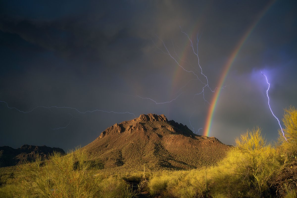 seanparkerphoto's tweet photo. Some lightning pics from Gates Pass today. #azwx #monsoon2026 #tucson #arizona https://t.co/O0ANldcsFZ
