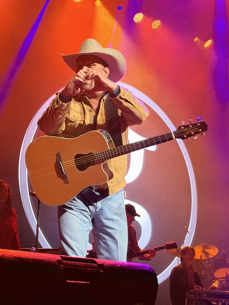 Unchie12's tweet photo. I hope everyone has something that makes them as happy as this does for me. 🤠🩵 Night 2
@garthbrooks https://t.co/UMmOIgvjx1