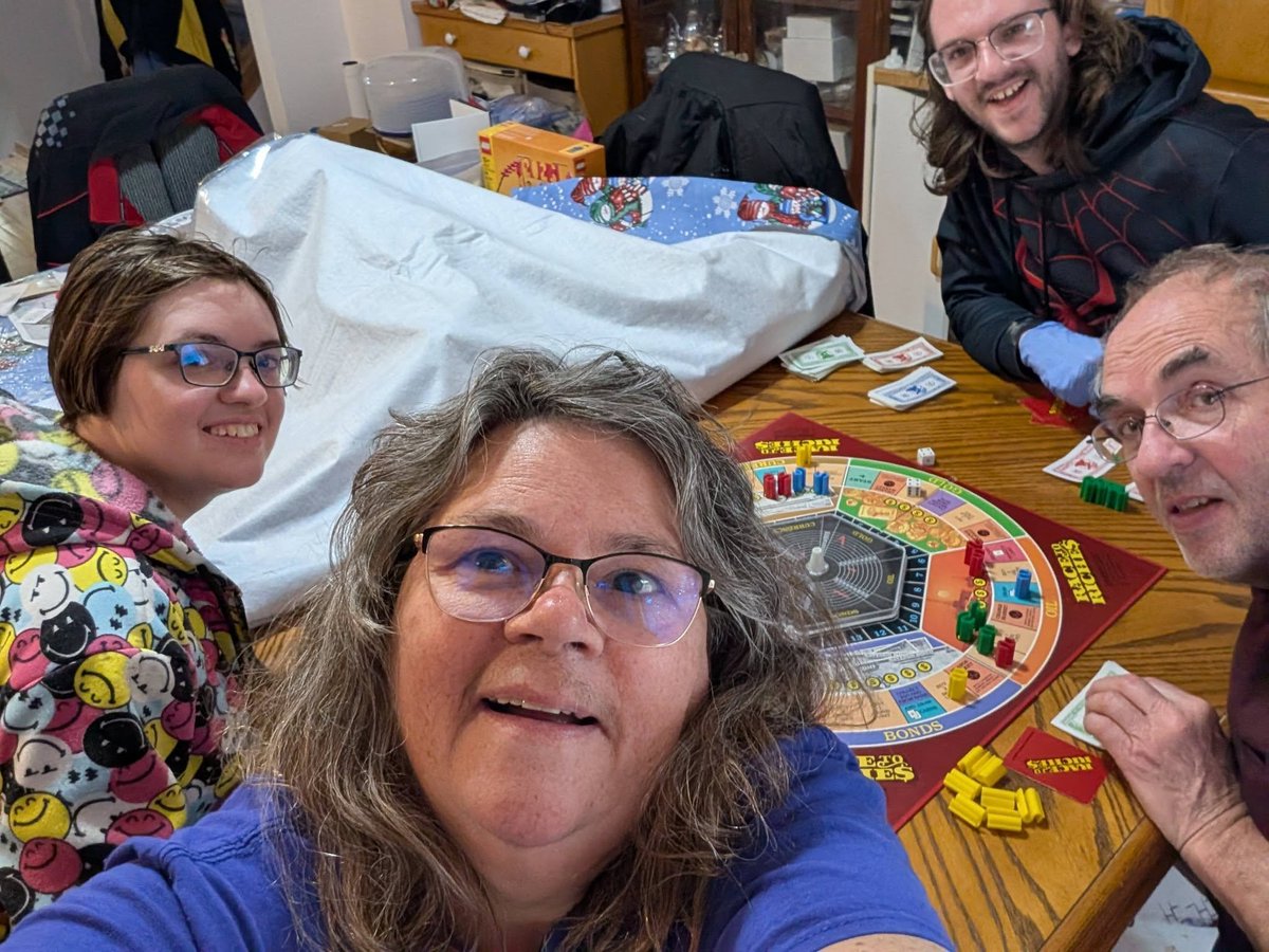 MarketsGame's tweet photo. In honor of Family Board Game Night &amp; 
the successful launch of Beat The Markets globally (in 28 different languages), my family and I played the original board game Beat The Markets was inspired by.

DOWNLOAD YOUR COPY TODAY:
https://t.co/S620iWPfrq
🚀🚀🚀

@EX1989 
$MARKETS https://t.co/aEY2QuUcNH