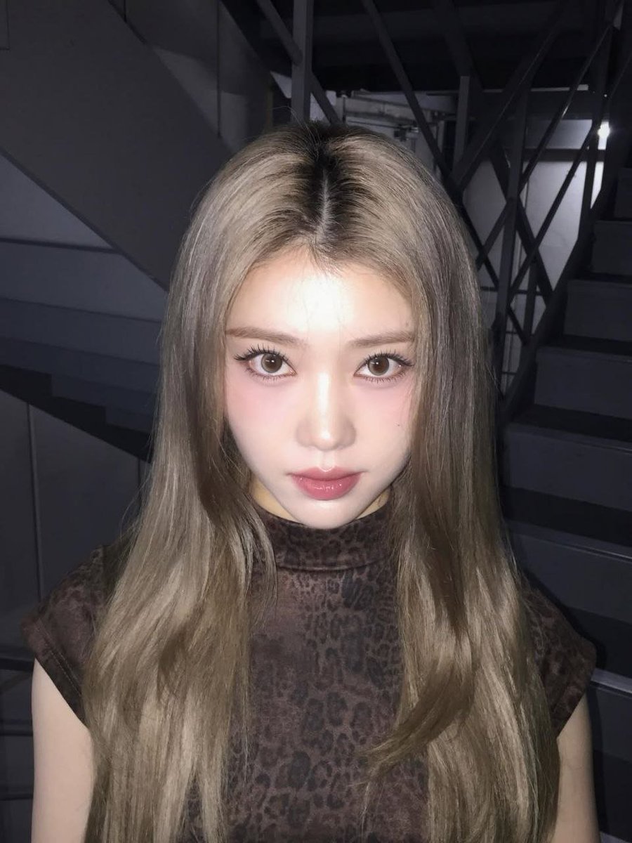 xiaotimg's tweet photo. Stairwell series!! https://t.co/dLLHKltKZ0