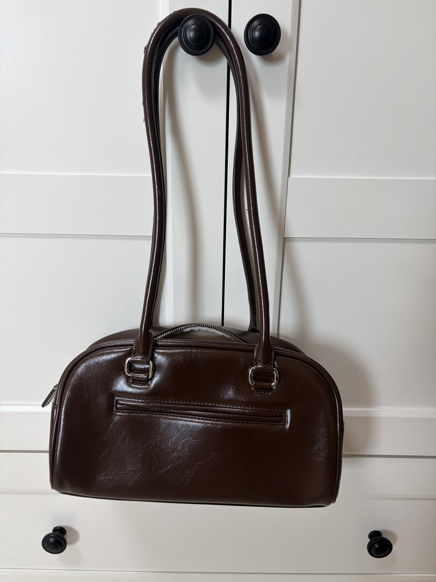 okinawaa____'s tweet photo. ส่งต่อ stand oil chubby bag  👜
📍มีตำหนิ : สายกระเป๋าลอกอย่างเดียวงับ(สาเหตุไม่ค่อยได้ใช้งับเก็บไว้ในตู้อย่างเดียว)
🪄ราคา 1700รวมส่งงับ สนใจดูรูปพตได้งับ https://t.co/uJ7U1tZqkx