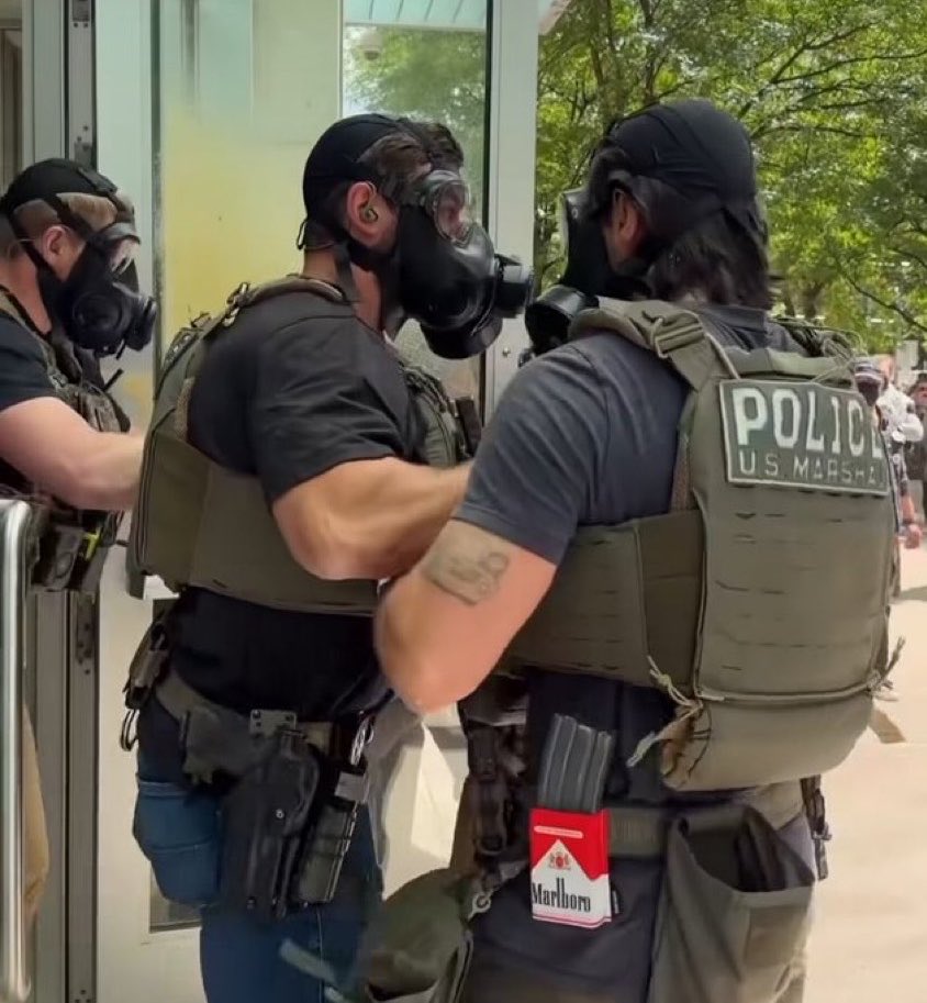 uncle_fury's tweet photo. Another photo of the US Marshal officer using the “bad Habit” Quick-draw Magazine pouch https://t.co/bGDQu7V2Zb