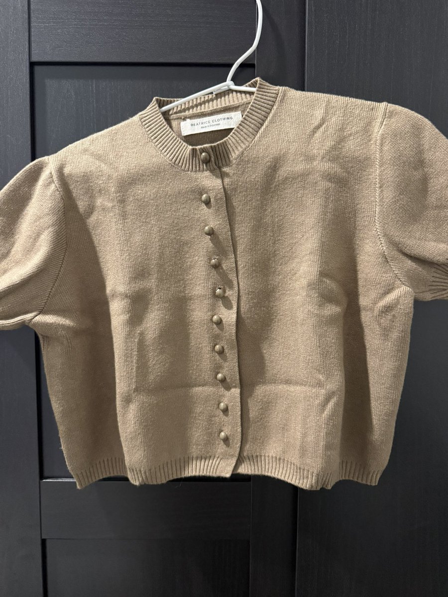 criesforjeno's tweet photo. WTS Beatrice Clothing Junia Knit Blouse - Atasan Wanita | Pakaian Wanita | Baju Atasan Wanita Lengan Pendek

🏷️ 120K
✏️ Warna : Camel, size S-M
🧵 Kondisi: no minus di baju, tapi warna kancing ada yang mengelupas

🤍 DM kalau mau! https://t.co/hLovHXjnRQ