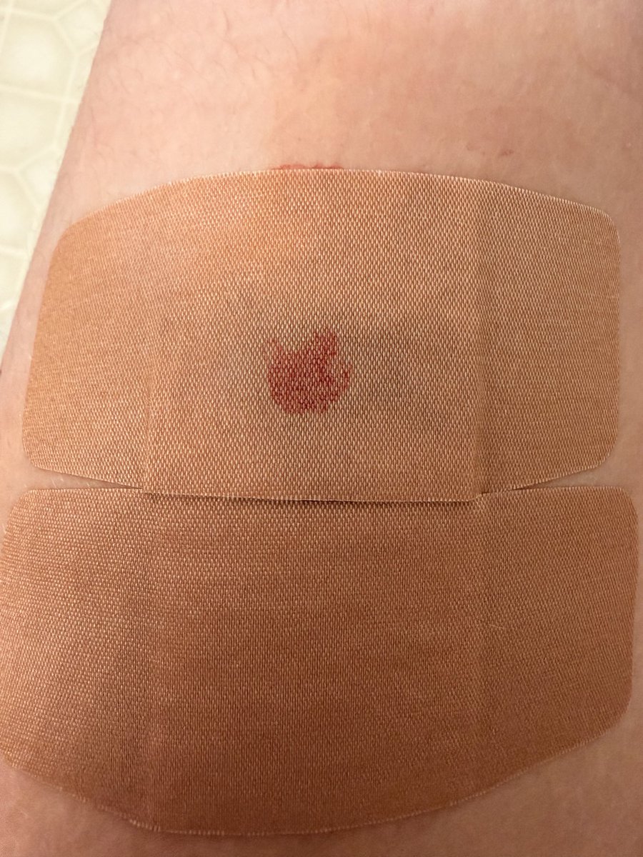 countingmycals's tweet photo. BRUH I JUST PUT TS ON WHY IS IT ALREADY BLEEDING THROUGH #shtwt #shtwtt https://t.co/ynWWw1sRDH
