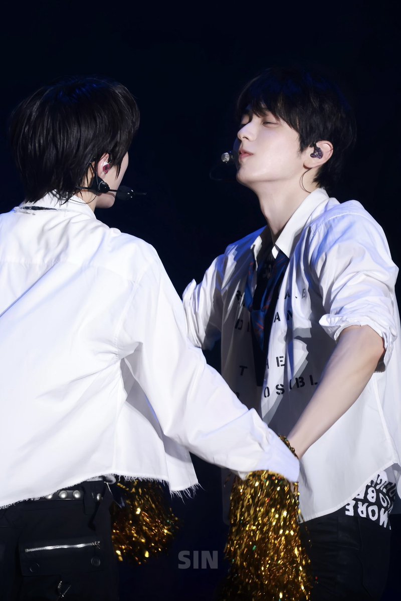 ra1sin81's tweet photo. 260617 🐰🐻💗

#수빈 #SOOBIN
#범규 #BEOMGYU
#txt  #TOMORROW_X_TOGETHER 
#투모로우바이투게더 https://t.co/T57N1MkT0l