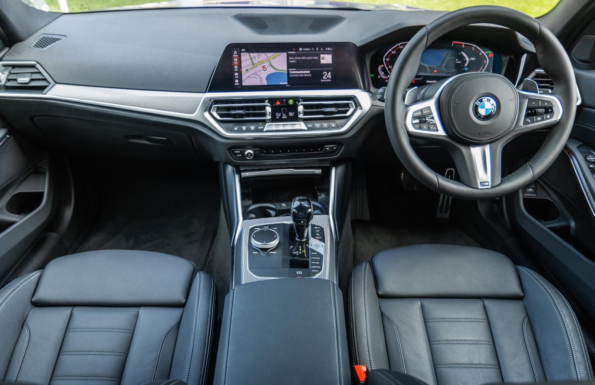 Billiyandro's tweet photo. @Mr_PeterM Every car has a tv now. This BMW interior is timeless and best for me, enough screen and buttons. https://t.co/MzxbYHOKRg