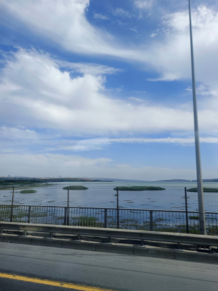 EsinMeri3's tweet photo. Bazı türküler vardır; dinlerken yol hiç bitmesin, hatta biraz daha uzasın istersin. İşte ben de tam olarak öyle bir anı özledim.#perşembe #günaydın #GününNotu https://t.co/mQFNWOuaIS