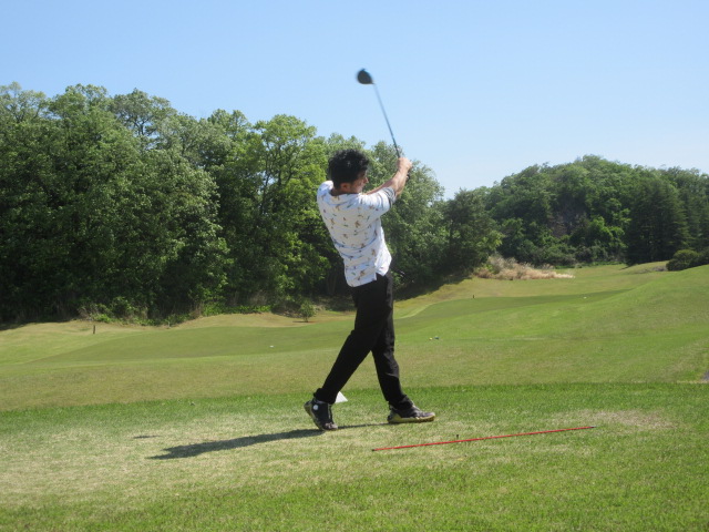 amenitygolf's tweet photo. ホームページのカルテを更新しました。
https://t.co/NaHO8PAGZo
東京から２泊３日で初参加のＳさん。
今回のゴルフ合宿のテーマは、
「アーリーエクステンションを治したい」とのこと。 https://t.co/9C8AMmCmBb