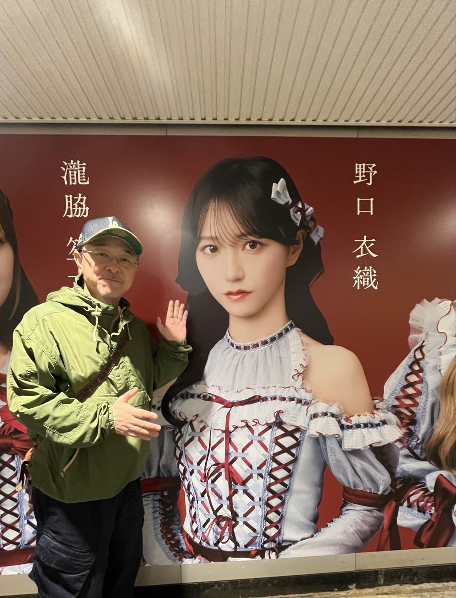 ktaisuke's tweet photo. 渋谷の A0出口、Aぇ!groupと＝LOVEの広告が向かい合ってて、#おそ松さん 的に嬉しい偶然！
橋本にゃー役の #野口衣織 さん、にゃーちゃんの衣装がとても似合って、ちょっと毒舌な演技も上手！アクションもできて凄い！
チョロ松との対決も注目ポイントです！
#映画おそ松さん 人類クズ化計画 !!!!!? https://t.co/Xl4XxPJTm7